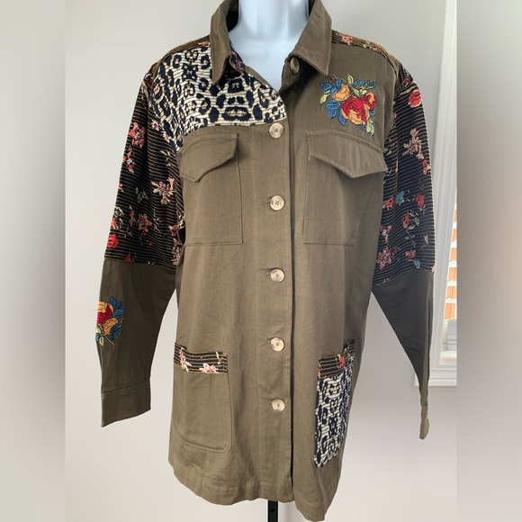 Tru Luxe Jeans Multicolor Embroidered Utility Jacket - Picture 2 of 16